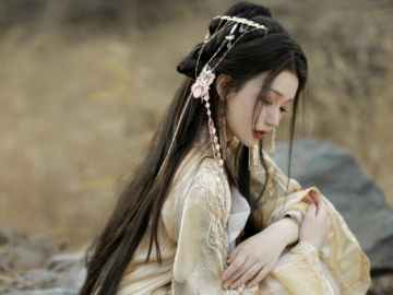 王祖贤现身上海：眉眼美丽气质优雅，时光难掩女神风采